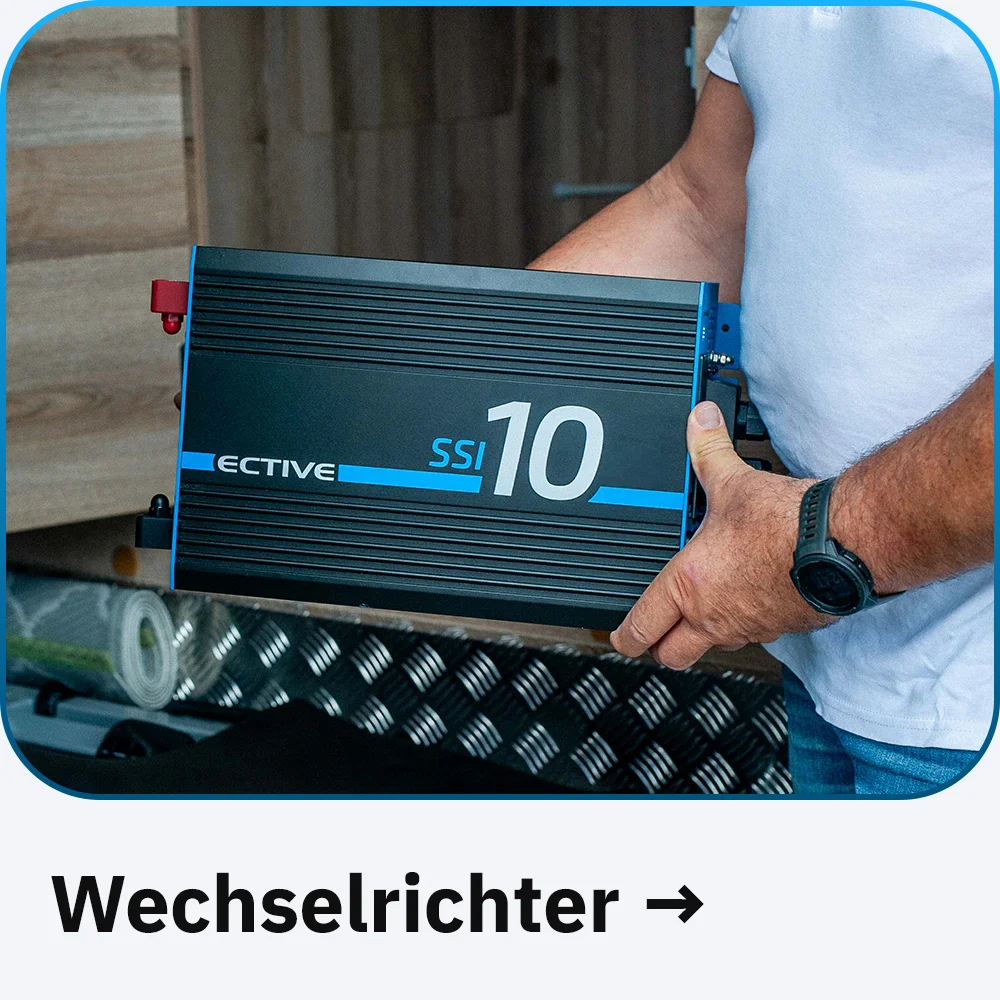 SSI 10 Wechselrichter wird in zwei Händen präsentiert